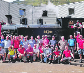 Die Männerriege Rickenbach sagt danke! Bei den Organisatoren Hans Jurt, Viktor Hüsler und Franz Wüest und bei den Busfahrern Iwan Wechsler und André Guiot. (Bild: zVg.)