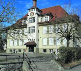 Das 100-jährige Bestehen des Schulhauses Zetzwil wird Ende August mit einem kunterbunten Schulhausfest gefeiert. (Bild: zVg.)