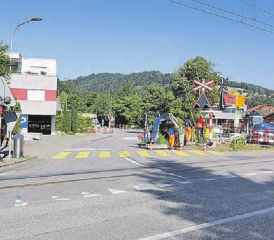 Der Bahnübergang von der Wynentalstrasse in die Schmittengasse führt Anfang Oktober zu Verkehrsbehinderungen; auch der Bahnverkehr ist betroffen.