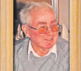 Sonderausstellung im Dorfmuseum Gontenschwil: Zum 50-jährigen Bestehen des Museums wird die Sonderausstellung «Ernst Lüscher, Karosseriebau Gontenschwil» gezeigt. Die Vernissage des Gontenschwiler Tüftlers (l.) wurde von Sergio Bianchi, Präsident der Museumskommission (r.) eröffnet. (Bilder: mars.)