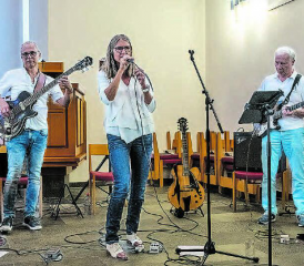 Die Band MCM Blue spielte in der Kirche Reinach, danach blieben diese noch zu einem «Persönlich»-Gespräch. (Bild: psi.)