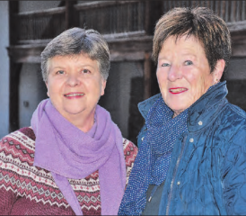 Verabschieden sich nach zwölf Jahren aus dem Gemeinderat Schöftland: Anja Gestmann und Gertrud (Trudy) Müller. (Bild: Alfred Weigel)