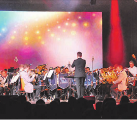 Die Brass Band Rickenbach lud zum abwechslunsgreichen Konzertevent unter dem Motto «Black Music Special» ein. (Bilder: mla.)