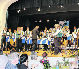 Von Barock bis Neue Deutsche Welle: Die Musikgesellschaft begeisterte mit ihrem vielseitigen Programm alle Generationen im Löwensaal gleichermassen . (Bilder: grh)