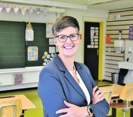 Manuela Jost-Schmidiger, Gemeindepräsidentin von Beromünster, heute in meinem damaligen Klassenzimmer (1.-4. Klasse) in Beromünster. (Bilder: zVg.)