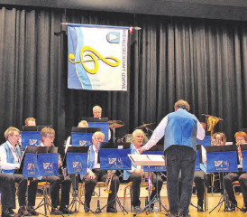 Einen Abend lang gab die Musikgesellschaft Leutwil unter der Leitung von Beat Huber den Ton an - aber dieser war so vielseitig, dass ein jeder, eine jede die Klänge genoss. (Bilder: Graziella Jämsä)