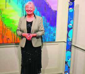 Die Farb- und Figurfacetten von Elvira Schmed erschaffen, faszinierten die Gäste an der Vernissage. (Bilder: grh)