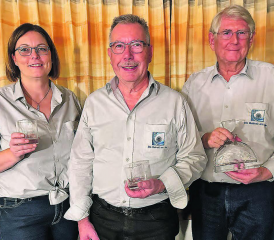 Die Erstplatzierten der Jahresmeisterschaft 2023 (v.l.): Manuela Hintermann (3.), Andreas Baumgartner (1.) und Kurt Haller (2.) (Bild: zVg.)