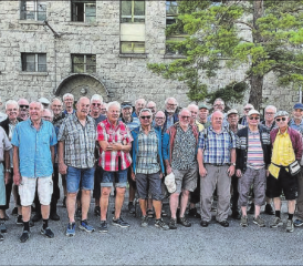 Gutgelaunt und mit Informationen versorgt posierte der Seener Männerstamm fürs Erinnerungsfoto. (Bild: zVg.)