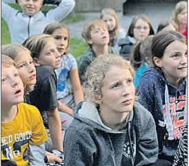 Ob im Fledermaus-Atelier, beim Roboter basteln, beim Hölloch-Abenteuer oder bei einer Betriebsbesichtigung im Bohler: Der Rickenbacher FerienSpass bot viel Abwechslung, spannende Einblicke und jede Menge Spass. (Bilder: zVg.)