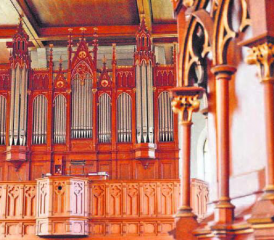 Funktioniert seit 133 Jahren perfekt. Nach dem Konzert darf die Zuhörerschaft einen Blick ins «Herz» der Orgel werfen. (Bild: zVg.)
