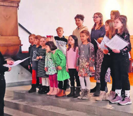 Premiere während des Abendmahl-Gottesdienstes: Erste grosser Auftritt für die Kinder in der Kirche Gontenschwil. (Bild: zVg.)
