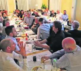 Im Restaurant Züribeck wurde es eng: Die Generalversammlung des HAGO lockte viele Mitglieder und Begleitpersonen an. (Bild: rc.)