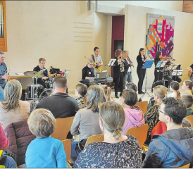 Imposantes Orchester: Die Ad-hoc-Formation aus den Instrumentallehrpersonen machte beste Werbung in eigener Sache. (Bilder: Roland Marti)