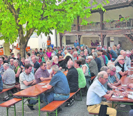 Findet bei schönem Wetter im Schlossgarten statt: Die Einwohnergemeindeversammlung in Schöftland. (Bild: aw.)