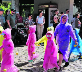 Zum Motto «Es war einmal» liessen die Schülerinnen und Schüler des Kindergartens 3 Winkel und der Realklasse 2b das allseits beliebte Pac-Man-Spiel zum Leben erwecken.