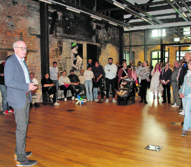 Gemeindeammann Emil Huber bei seinem Kurzreferat. (Bilder: rms.)