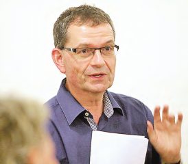 Selber eine Persönlichkeit, die viel zu erzählen wusste: Moderator Kurt Leuenberger führte mit Humor durch den Abend. (Bilder: Remo Conoci)