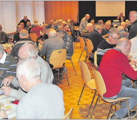Im vollen Saal konnte der Männerstamm einen Mitgliederrekord feiern. (Bild: zVg.)