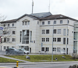 Bezirksgebäude Kulm: mit Stützpunkt der Kantonspolizei, dem Bezirksgericht und dem Bezirksgefängnis.