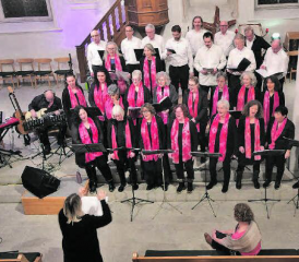 Stimmungsvoll: Der Gospelchor «Gospel-on» während seinem Auftritt in der reformierten Kirche in Seon. (Bild: Andreas Walker)