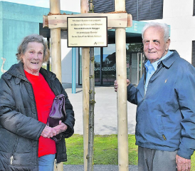 Das Ehepaar Elisabeth und Roland Rüegger hat der Gemeinde Holziken eine Spende von 1,1 Millionen Franken zu Gunsten der Schule zukommen lassen. (Bild: ran.)