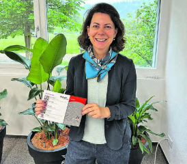 Podiumsdiskussion «Versorgungssicherheit im Gesundheitswesen»: Karin Faes, Präsidentin aargauSüd impuls, moderiert die Diskussionsrunde im reformierten Kirchgemeindehaus, Reinach. (Bild: rc.)