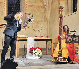 Bereiteten dem Publikum viel Freude: Urban Frey und Praxedis Hug als Duo «ArPan». (Bild: Te.)