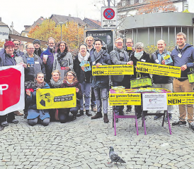 (Fast) alle gegen die SBI:Am vergangenen Samstag haben das bürgerliche Aargauer Komitee«NEIN zur Selbstbestimmungsinitiative» und das linke Aargauer Komitee gegen die Selbstbestimmungsinitiative für eine gemeinsame Aktion in Aarau zusammengespannt. (Bild: Aargauer Komitee «NEIN zur Selbstbestimmungsinitiative»)