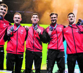 Sie erturnten die Silber-Medaille: (v.l.) Florian Langenegger, Noe Seifert, Matteo Giubellini, Ian Raubal und Luca Giubellini. (Bild: Tom Weller/24passion)