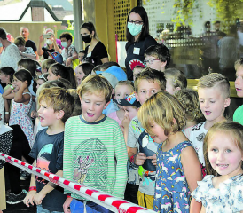 «Wir sind die Schule Schöftland», ertönte es aus vollen Kehlen: Damit eröffneten die Kinder den Festakt in dem sie die Hauptrolle spielten. (Bilder: st.)