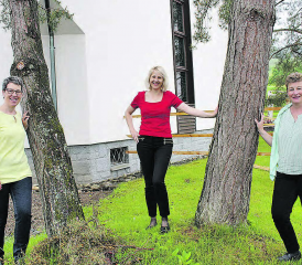 «Hof Rickenbach» im ehemaligen Kloster der Arenberger Dominikanerinnen: Die drei Co-Geschäftsleiterinnen (v.l.) Edith Kaufmann, Isabelle Merz und Luzia Hafner, eröffnen das Wohnheim am 4. Oktober. Es bietet ein Angebot für junge Menschen mit Demenz. (Bild: zVg.)
