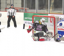Im zweiten Drittel geriet der SCR unter Druck: Torhüter Joel Christen musste sich in dieser Phase aber nur bei diesem Abschluss von Wohlens Raphael Amstutz geschlagen geben. (Bild: Remo Conoci)