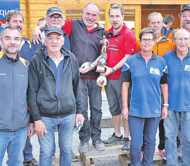 Die fünf preisträchtigen Teams: hinten von links: Rolf Wernli/Ruedi Seiwald, PC Schöftland (3.), Franz und Etienne Höltschi, PC Zufikon (1.), Urs Moser und Heinz Rhyn, PC Bimbo/Herzogenbuchsee (2.), vorne von links: Fabrice und Ruedi Hirt, PC Schöftland (5.) sowie Margrit und Erich Nyffenegger, PC Entfelden (4.). (Bilder: aw.)