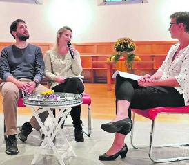 Eindrückliche und sehr persönliche Firobe Chile: Chantal und Stefan Haller erzählten in der Kirche Gontenschwil von ihrem Alltag mit ihrer schwerkranken Tochter Lielle. (Bild: zVg.)