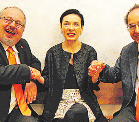 «Kreuzverhör» bei der CVP des Bezirks Lenzburg: Marianne Binder, CVP-Präsidentin des Kantons Aargau, wurde von den Co-Präsidenten Oliver Hunziker (l.) und Herbert Marchesi befragt. (Bild: zVg.)