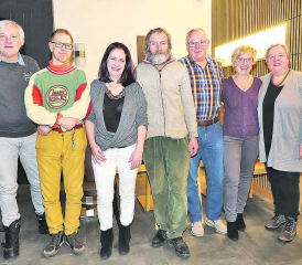 Ein Bild zum Abschied: Die zurückgetretenen Vorstandsmitglieder des Weihervereins Ischlag, einschliesslich Präsidentin Alexandra Giger (3.v.l.), tragen ihren Entenweiher und die Tiere weiterhin im Herzen. (Bild: rc.)