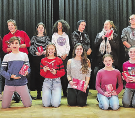 Das Kantitheater Beromünster übt für «Der gute Mensch von Sezuan», das im April 2019 im Theatersaal Don Bosco aufgeführt wird. (Bild: zVg.)