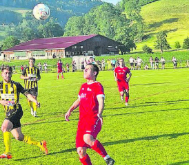 Eine hart umkämpfte Partie: Der FC Gunzwil holte sich beim Auswärtsspiel in Dagmersellen drei wichtige Punkte. (Bild: mm.)