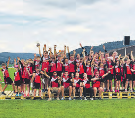 Turnfest Remigen: Die Jugi Holziken patzte zwar beim Unihockey, holte bei der Pendelstafette aber die Bestnote ab, und wurde Turnfestsieger. (Bild: zVg.)