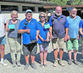 Die Podestplätze (v.l.): Marina Limacher, Angelo Segna und Anna Lisa Tagwerker: 2. Rang. Die Sieger Giuliano Peccianti, Sonja Geiser und Claude Jaquet. Und die Drittplatzierten Urs Winkenbach, Sandra Boss-Blatter und Freddy Blatter. (Bild: zVg.)