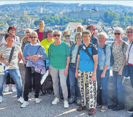 Ihre Handtäschlireise führte die Frauen 50+ des DTV Hirschthal nach Rapperswil. (Bild: zVg.)