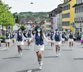 Das Majorettenkorps Wauwil sorgte für ein tolles Bild im Flecken von Beromünster. (Bilder: hg.)
