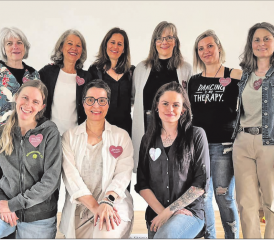 Gründungsmitglieder und Vereinsvorstand «Ruum für alli» mit Initiantin und Präsidentin Nicole Lotter (hinten, 3.v.l.). (Bild: zVg.)