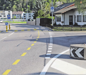 Gefährlich, aber nicht gefährlich genug. Das BVU will den Radstreifen auf der Kantonsstrasse nicht einfärben. Abbieger sollte es aber künftig weniger geben, denn hier dürfen künftig nur noch Zubringer zirkulieren. (Bild: rc.)