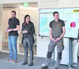 Spannend: Bertschi Lehrlingsverantwortliche und Berufsbildner präsentieren die angebotenen Lehrstellen bei Bertschi. (Bild:zVg)