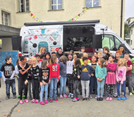 Ein Radioprojekt zum Thema Kinderrechte: Die Schülerinnen und Schüler waren mit Begeisterung dabei. (Bilder: zVg.)