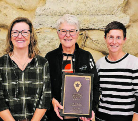 Bestnoten für die Eventmanagerinnen der «Biberburg»: Jacqueline Lüscher, Martha Buob, Sabrina Rüegg (v.l.). (Bild: zVg.)