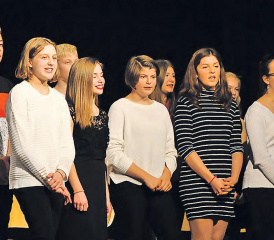 Die Stars des Abends – Die Neumatt- und Menzo-Singers traten mit «La Jalousie & Friends» beim Weihnachtskonzert auf. (Bilder: EP.)