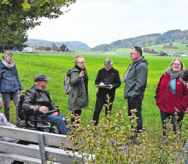 Die Teilnehmenden konnten Verbesserungspotenzial, aber auch Lob für die Begehung der verschiedenen Quartiere finden. (Bilder: zVg.)
